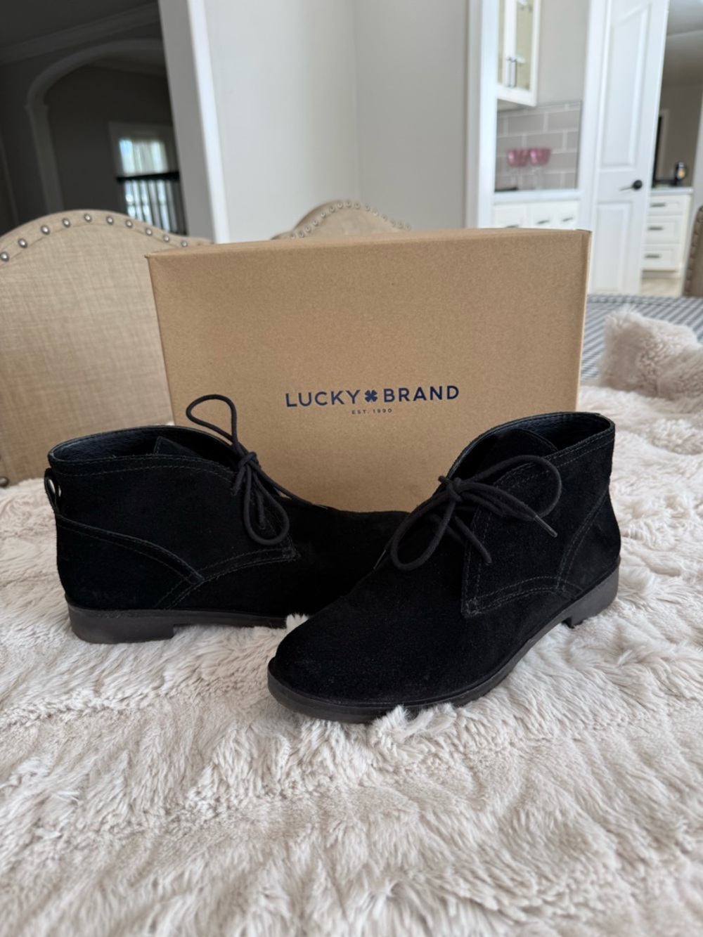 Lucky Brand Garboh Black Suede Chukka Boots Lace Up Ankle Booties Women's Sz 8.5